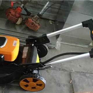 82V5AH鋰電池草坪機，20寸加厚鋼底盤，帶自走功能，靜音環(huán)保高效